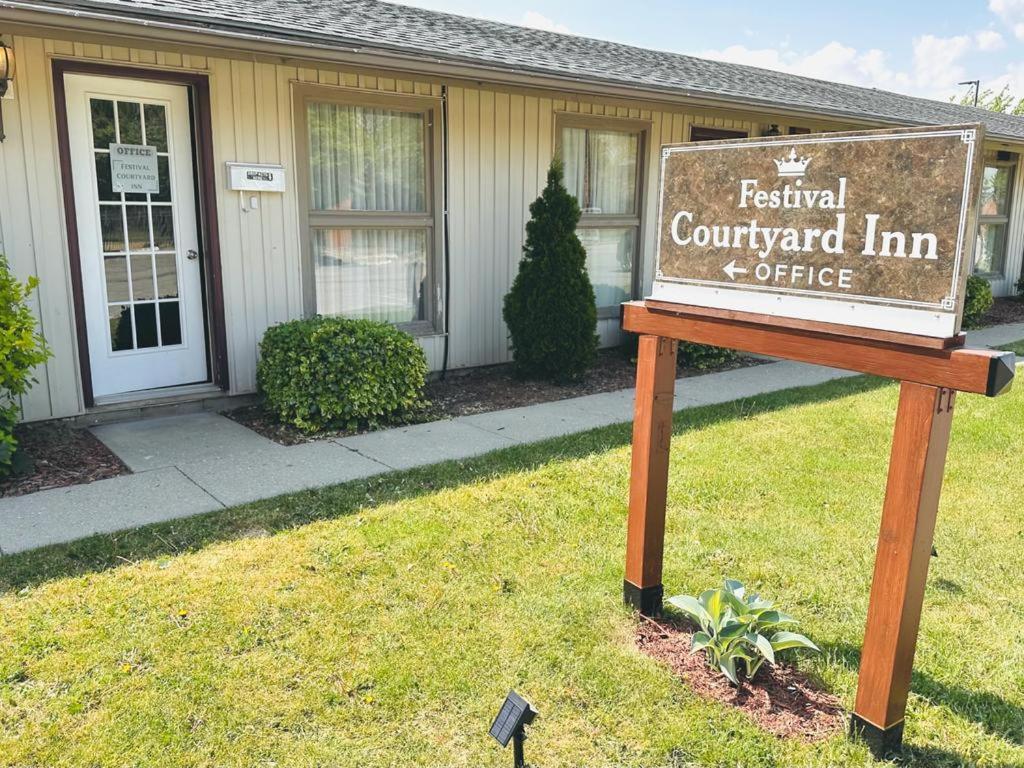 Festival Courtyard Inn สตราตฟอร์ด ภายนอก รูปภาพ